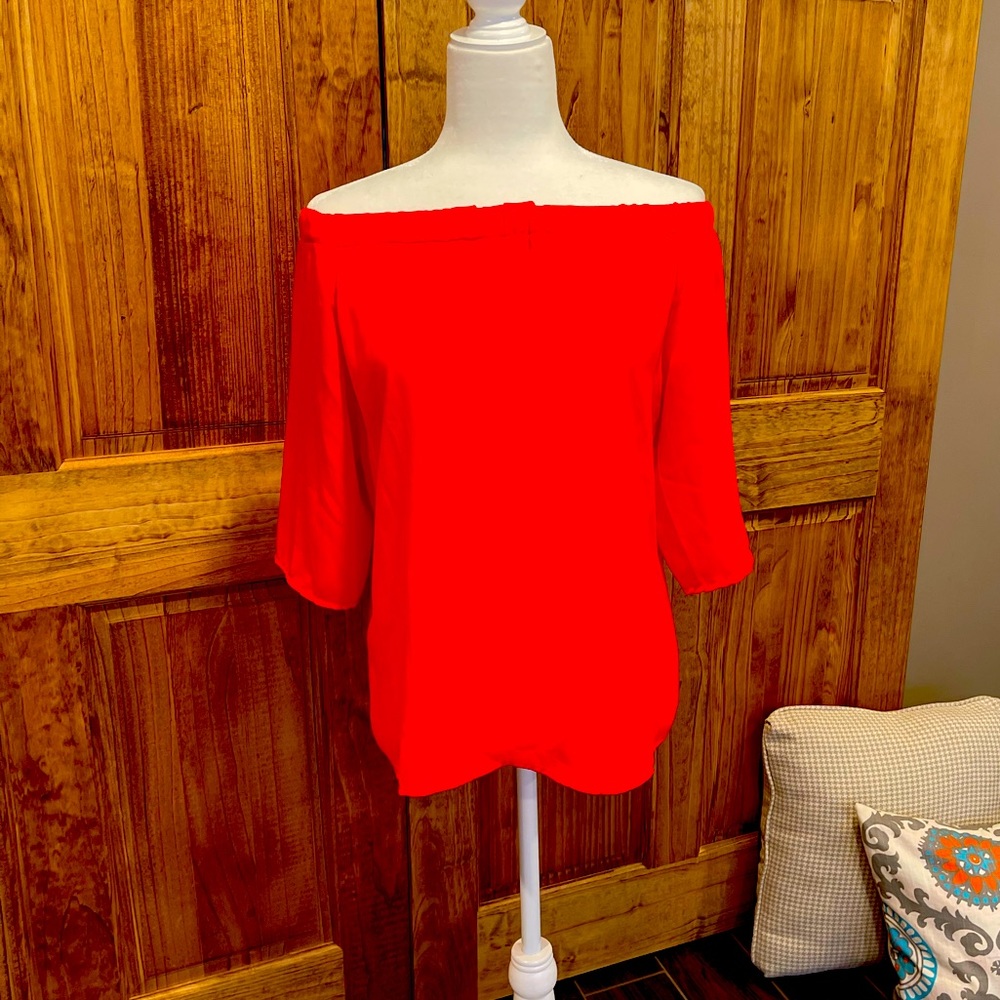 Off the shoulder, light spring/summer top.